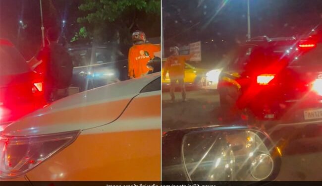 Swiggy Delivery Boy Helps Clear Traffic Congestion Internet Calls Him Hero Watch Viral Video