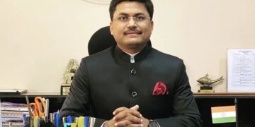 IAS Officer Awanish Sharan Shared The Video Of Success In Life | Bureaucrat Shares Post Depicting Success At Different Stages Of Life