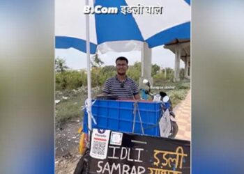 पिता की मौत हुई, नौकरी नहीं है, ऐसे में ग्रैजुएट शख्स ने बाइक पर इडली-सांभर बेचना शुरु किया
