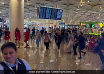 Airlines Employees Played Garba Video: After Bengaluru And Bhopal Garba Fervour Arrives At Mumbai Airport
