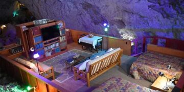 5 Tourists Trapped 200 Feet Underground At Grand Canyon Caverns Due To Lift Failure