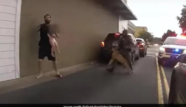 Dramatic Video Of Boyfriend Using Girlfriends Baby As Human Shield After Abducting Police Controls Him With Force – Video : Boyfriend ने बच्चे का किया अपहरण, पुलिस के करंट, कुत्ते से आया काबू…Girlfriend ने की थी शिकायत