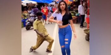 The Girl Was Dancing On The Song Dilbar-Dilbar In The Middle Of The Road, When The Uncle Also Started Dancing.