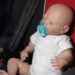 To Save The Life Of The Baby, The Police Broke The Window Of The Car, But People Were Surprised To Take It In Their Lap