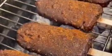 Tandoori Chocobar Viral Video: Weird Food Experiment Tandoori Chocobar Video Users Got Angry After Watching This
