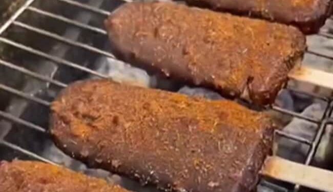 Tandoori Chocobar Viral Video: Weird Food Experiment Tandoori Chocobar Video Users Got Angry After Watching This