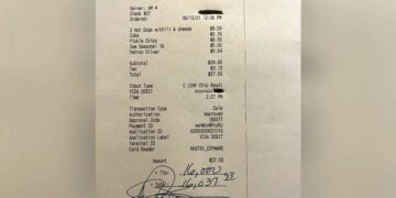 The Person Ate 2800 Food In The Restaurant, Gave A Tip Of 12 Lakhs To The Waiter, Said – Do Not Spend Together – रेस्तरां में शख्स ने खाया 2800 का खाना, वेटर को दी 12 लाख की टिप, कहा