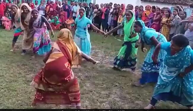 Women Playing Kabaddi Game While Wearing Saree In Chhattisgarh Olympics | Video Of Women Playing Kabaddi In Saree