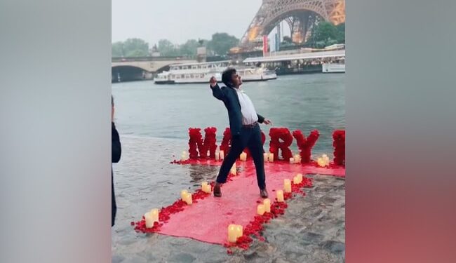 Man Proposes To Girlfriend In Front Of Eiffel Tower While Dancing To SRKs Koi Mil Gaya