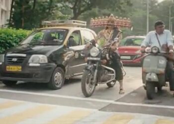 Mumbai Police Gave Message On Dussehra 2022: Mumbai Traffic Police Use Dussehra Raavan Motif To Send Safety Message Of Wearing Helmet