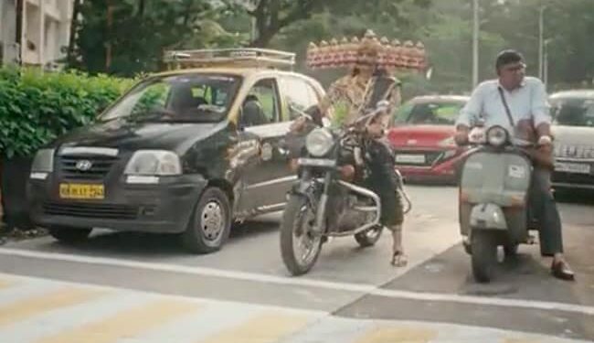 Mumbai Police Gave Message On Dussehra 2022: Mumbai Traffic Police Use Dussehra Raavan Motif To Send Safety Message Of Wearing Helmet