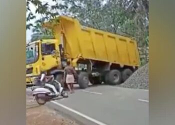 Scooty Girl Viral Video: Video Of Girl Colliding With Truck Parked On Road Goes Viral On Social Media
