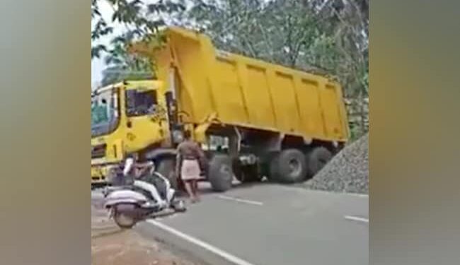 Scooty Girl Viral Video: Video Of Girl Colliding With Truck Parked On Road Goes Viral On Social Media