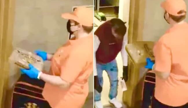 Chimpanzee Paying For A Pizza Delivery In Russia: Ever Seen A Chimpanzee Paying For A Pizza Delivery Watch Here