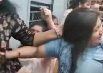 Women Fight Over A Seat In Mumbai Local Train Two Injured Including Woman Cop Watch Viral Video