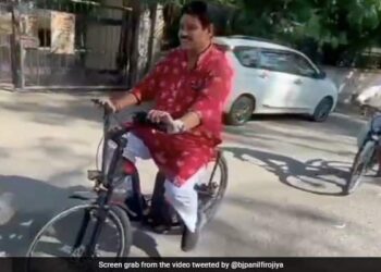 नितिन गडकरी ने दिया चैलेंज, सांसद ने 32 किलो वज़न घटाकर किया हैरान, तोहफे में मिले इतने करोड़ रुपए