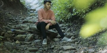 Singer And Writer Dev Abohari Has Made His Own On Social Media At The Age Of 17