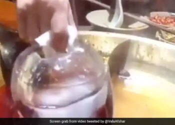 Jugaad Of Remove Excess Fat From Food Is Much Needed At Dhaba Netizens Gave Such Reaction See Viral Video – खाने से चिकनाई निकालने के लिए किया ऐसा गजब जुगाड़, लोग बोले