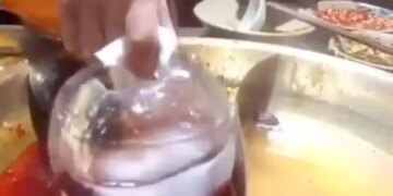 Jugaad Of Remove Excess Fat From Food Is Much Needed At Dhaba Netizens Gave Such Reaction See Viral Video – खाने से चिकनाई निकालने के लिए किया ऐसा गजब जुगाड़, लोग बोले