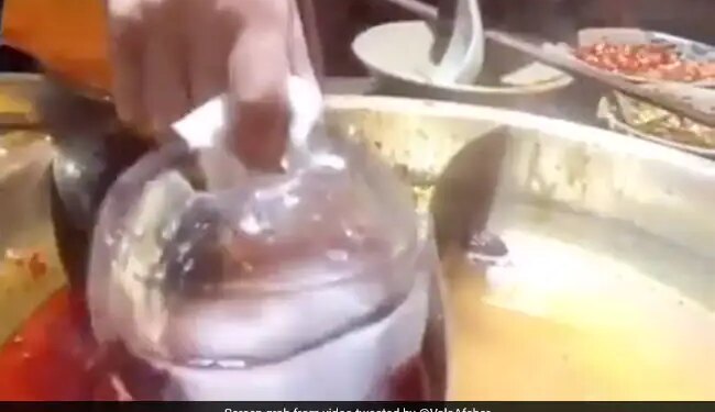 Jugaad Of Remove Excess Fat From Food Is Much Needed At Dhaba Netizens Gave Such Reaction See Viral Video – खाने से चिकनाई निकालने के लिए किया ऐसा गजब जुगाड़, लोग बोले