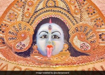 Sand Artist Sudarshan Patnaik Made Special Art Of Maa Kali With 4045 Diyas, See Photo