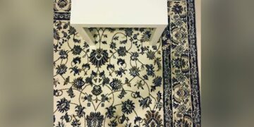 There Is A Phone Hidden In This Picture, For Many Years People Have Not Been Able To Find It