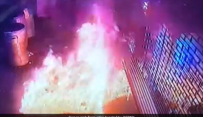 Viral Video : नहीं मिली बिरयानी तो नशे में लगा दी रेस्त्रां में आग, लपटों में घिरा खुद भी