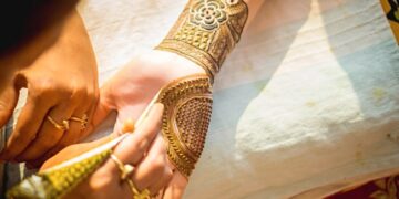 Karwa Chauth 2022: Try 5 Beautiful Mehndi Design Ideas To Impress Your Hubby In Festive Season