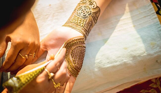 Karwa Chauth 2022: Try 5 Beautiful Mehndi Design Ideas To Impress Your Hubby In Festive Season
