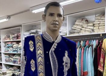 Viral Photo Mannequin Face Resemblance Barack Obama: A Mannequin That Has Odd Resemblance To Barack Obama Goes Viral