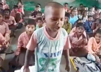 Amazing Passion To Read: The Child Showed Energy In Class While Studying, People Said- IAS Will Be Made! – पढ़ने का गज़ब का जज्बा: क्लास में बच्चे ने पढ़ाई के दौरान दिखाई एनर्जी, लोगों ने कहा