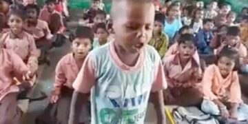 Amazing Passion To Read: The Child Showed Energy In Class While Studying, People Said- IAS Will Be Made! – पढ़ने का गज़ब का जज्बा: क्लास में बच्चे ने पढ़ाई के दौरान दिखाई एनर्जी, लोगों ने कहा
