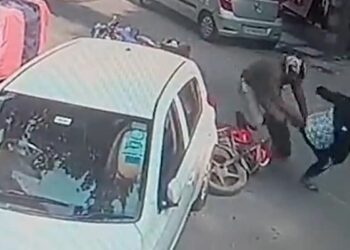 The Constable Arrested A Snatcher Without Caring For His Life, The Video Is Going Viral