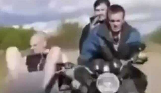 Three Friends Were Riding Bikes In Jai Veeru Style Can’t Stop Laughing After Watching The Next Video