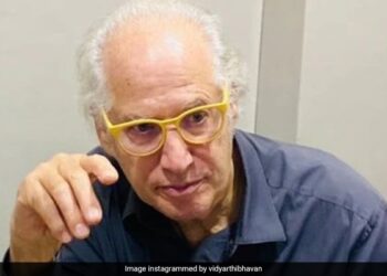Starbucks Co Founder Enjoys Filter Coffee In Bengaluru Vidyarthi Bhavan Restaurant – स्टारबक्स के सह-संस्थापक ने बेंगलुरु के रेस्तरां में लिया फिल्टर कॉफी का मज़ा, बोले