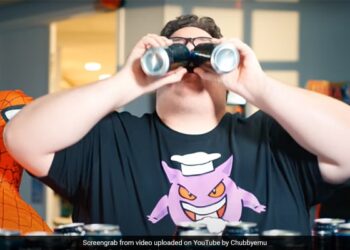 शख्स ने दोस्तों को इम्प्रेस करने के चक्कर में 10 मिनट में पी डाली 12 एनर्जी ड्रिंक, हुआ ऐसा हाल, दंग रह जाएंगे