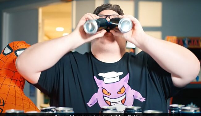 शख्स ने दोस्तों को इम्प्रेस करने के चक्कर में 10 मिनट में पी डाली 12 एनर्जी ड्रिंक, हुआ ऐसा हाल, दंग रह जाएंगे