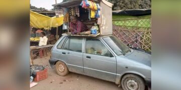 Jugaad For Shop Man Made Shop On Maruti Car Roof Shop Desi Man Unique Jugaad Video Viral – अतिक्रमण के डर से शख्स ने किया यूनिक जुगाड़, मारुती कार की छत पर ही बना ली दुकान, लोग बोले