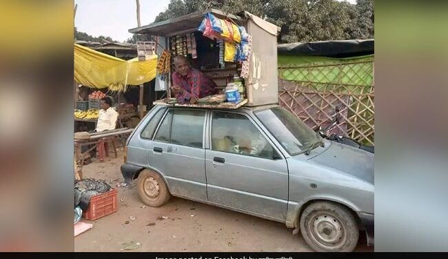 Jugaad For Shop Man Made Shop On Maruti Car Roof Shop Desi Man Unique Jugaad Video Viral – अतिक्रमण के डर से शख्स ने किया यूनिक जुगाड़, मारुती कार की छत पर ही बना ली दुकान, लोग बोले