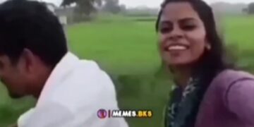 Girlfriend Making Reels Sitting Behind On Bike Suddenly Boy Looked Back On Mobile Then What Happened Next Funny Video Viral – बाइक पर पीछे बैठी गर्लफ्रेंड बना रही थी Reels, लड़के ने जैसे ही पलटकर देखा, फिर जो हुआ, लोग बोले