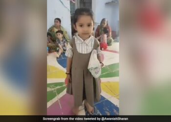 IAS Officers Were Happy To See This Girls Dance On The Song Kachcha Badam, Shared The Video On Social Media