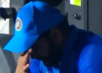 Rohit Sharma Started Crying Alone After The Defeat, IAS Said – We Are A Team, We Will Cry, But Will Be Together Every Moment – हार के बाद अकेले रोने लगे रोहित शर्मा, IAS ने कहा