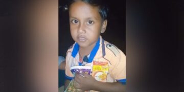 Little Boy Filmy Style: Innocent Little Boy Filmy Style Said He Is Afraid Of Bapu Not Of Bullet Or Sword