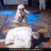 Nagin Dance Video Elderly Man Doing Naagin Dance Lying Down On Dj Floor With Friend Funny Dance Video Viral – डीजे फ्लोर पर नागिन बने बुजुर्ग ने मचाया धमाल, लेट-लेटकर किया डांस, बीन बजाकर थका सपेरा, लोग बोले