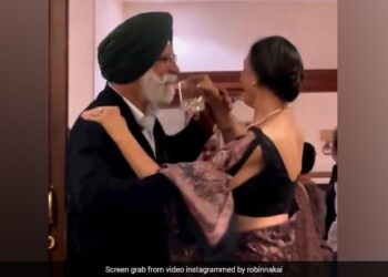 Elderly Couple Dancing To Aa Jane Jaan Goes Viral Internet Is All Hearts See Viral Video