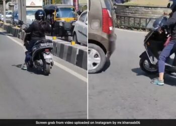Girl Fails To Put Brake On Scooty And Hit Bumped Into Car See Papa Ki Pari Viral Video – स्कूटी में ब्रेक लगाने के लिए पापा की परी ने किया गजब कारनामा, कार सामने आते ही की ऐसी हरकत, लोग बोले