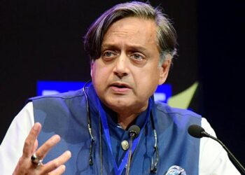 Shashi Tharoor Shared A Picture, Asked People- Messi Is Better Or Aunt, See Viral Picture – शशि थरूर ने शेयर की एक तस्वीर, लोगों से पूछा