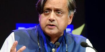 Shashi Tharoor Shared A Picture, Asked People- Messi Is Better Or Aunt, See Viral Picture – शशि थरूर ने शेयर की एक तस्वीर, लोगों से पूछा