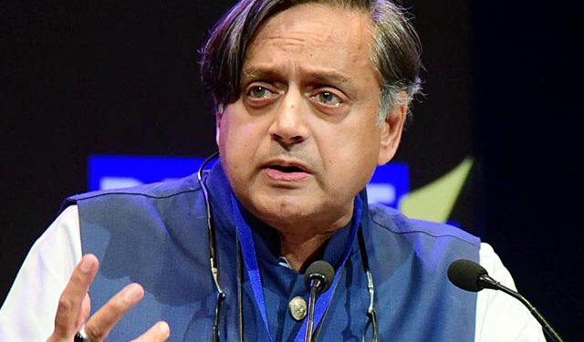 Shashi Tharoor Shared A Picture, Asked People- Messi Is Better Or Aunt, See Viral Picture – शशि थरूर ने शेयर की एक तस्वीर, लोगों से पूछा