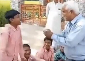 Teacher Taught To Children In A Unique Way: Teachers Great Way To Teach Children Tables